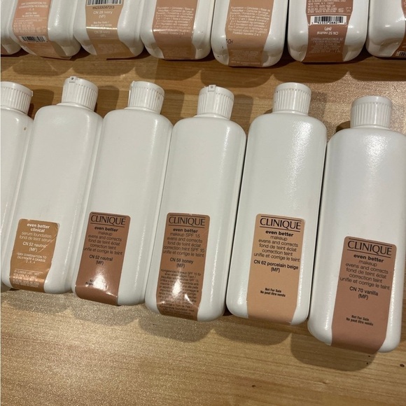 Clinique FOUNDATION MAKEUP CONCEALER BEYOND PERFECTING - Picture 3 of 3